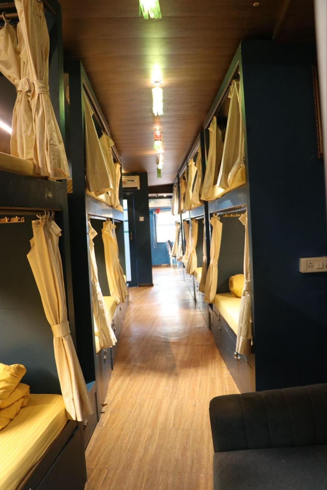 Sinhassan Dormitory Hostel Juhu Mumbai Dış mekan fotoğraf