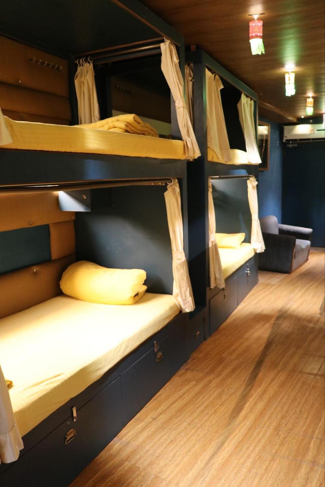 Sinhassan Dormitory Hostel Juhu Mumbai Dış mekan fotoğraf