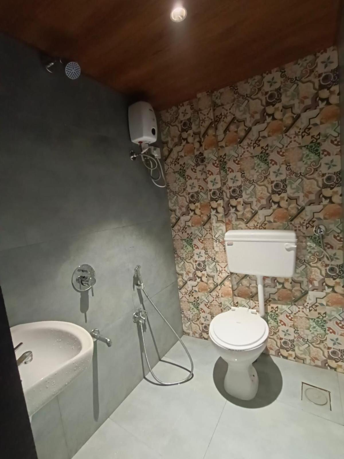 Sinhassan Dormitory Hostel Juhu Mumbai Dış mekan fotoğraf