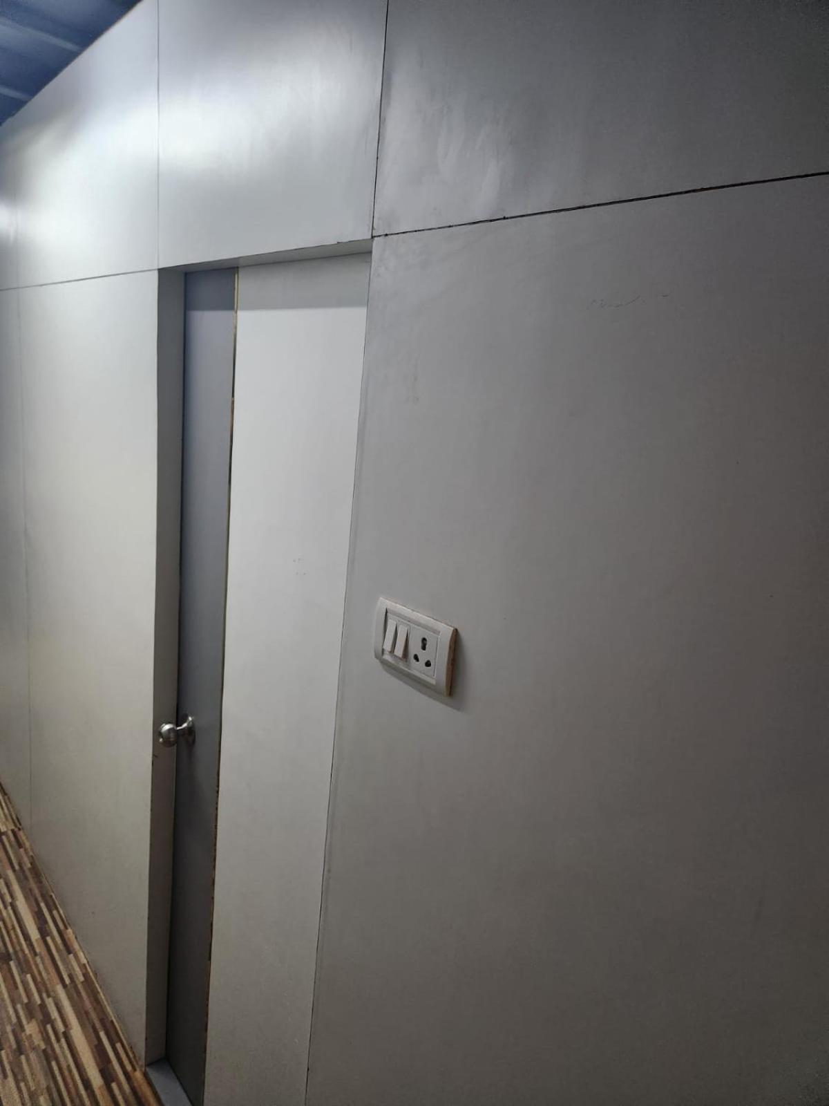 Sinhassan Dormitory Hostel Juhu Mumbai Dış mekan fotoğraf