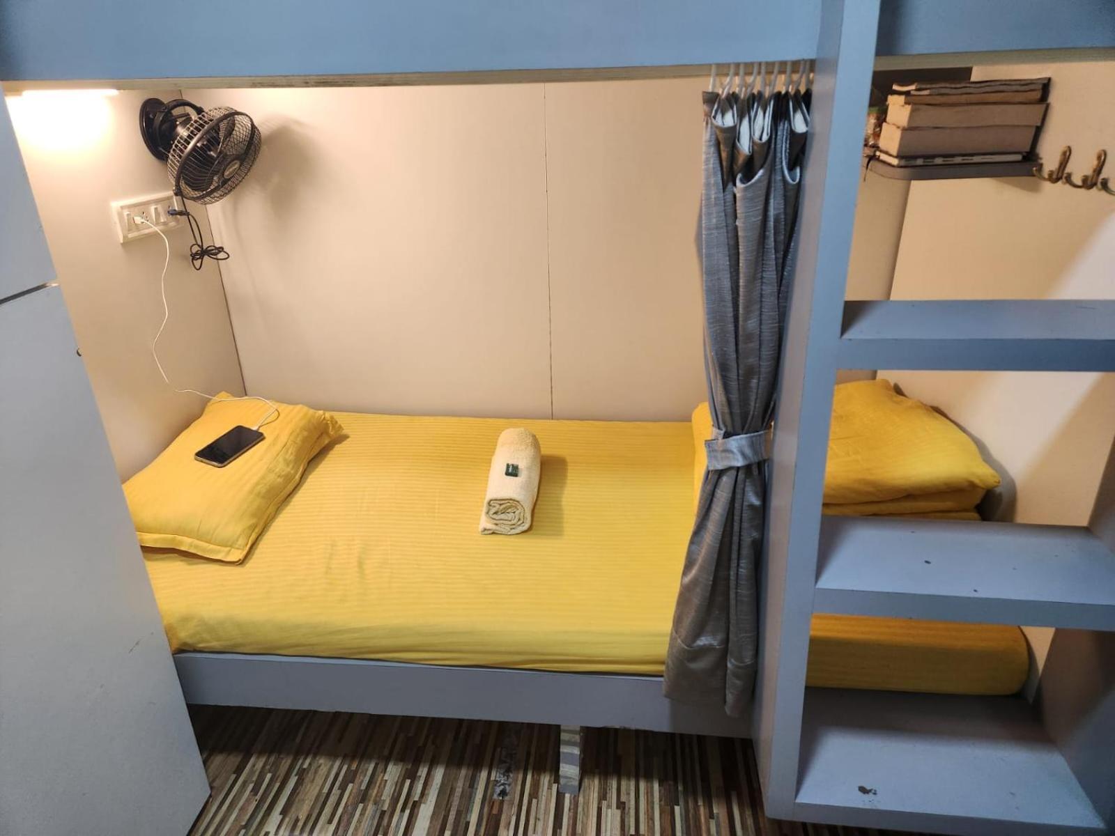 Sinhassan Dormitory Hostel Juhu Mumbai Dış mekan fotoğraf