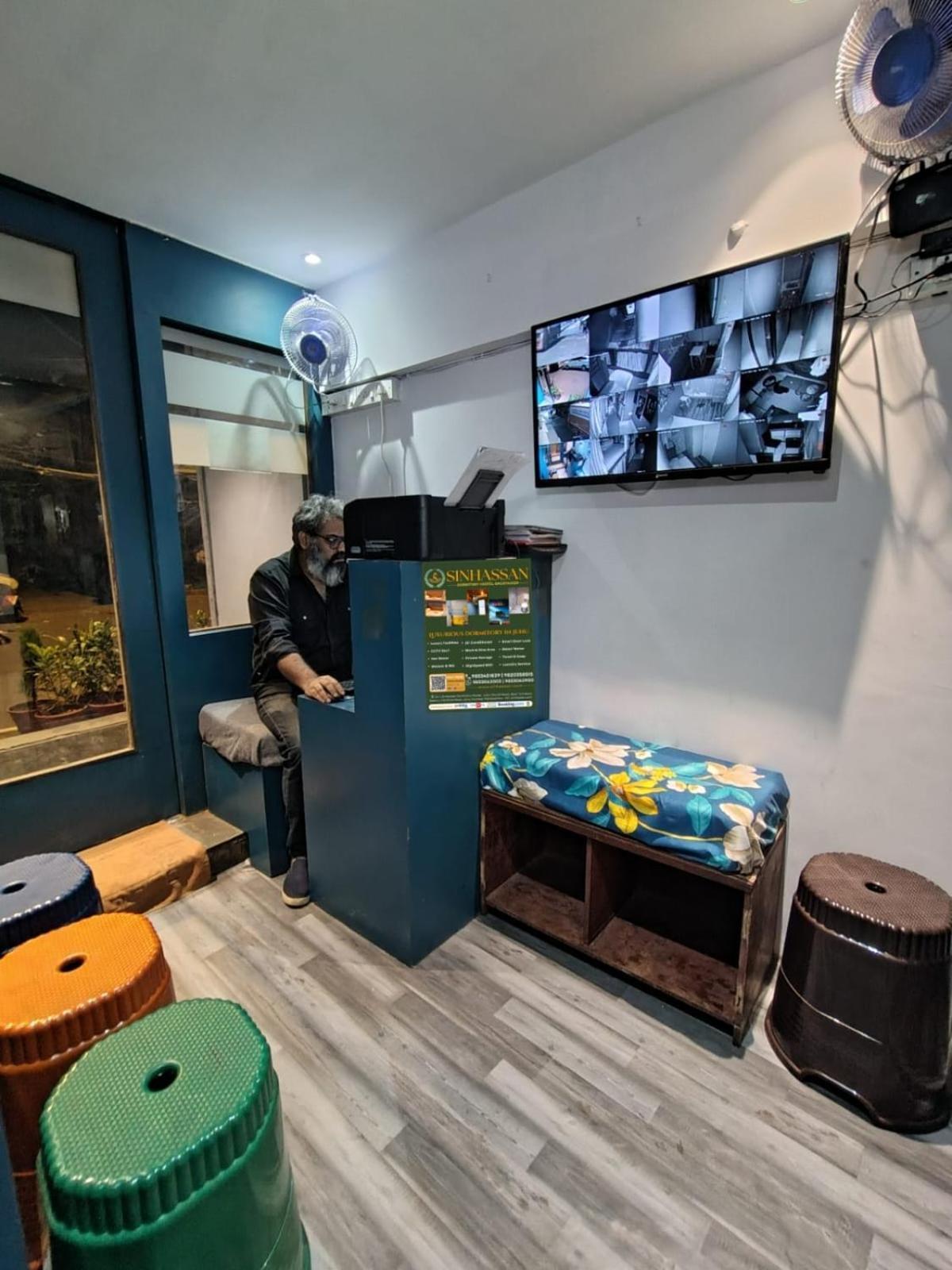 Sinhassan Dormitory Hostel Juhu Mumbai Dış mekan fotoğraf