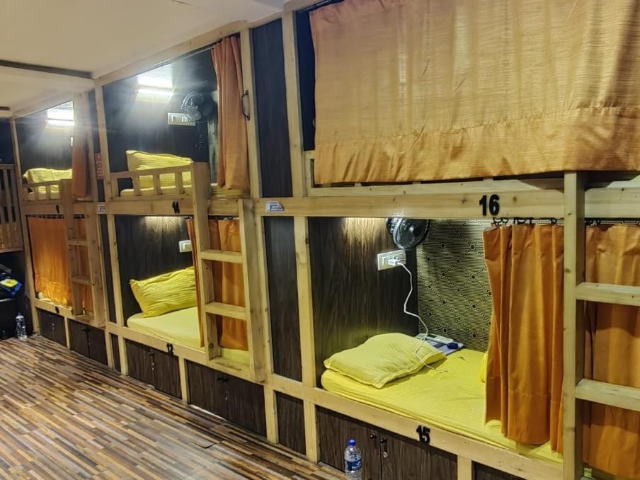 Sinhassan Dormitory Hostel Juhu Mumbai Dış mekan fotoğraf